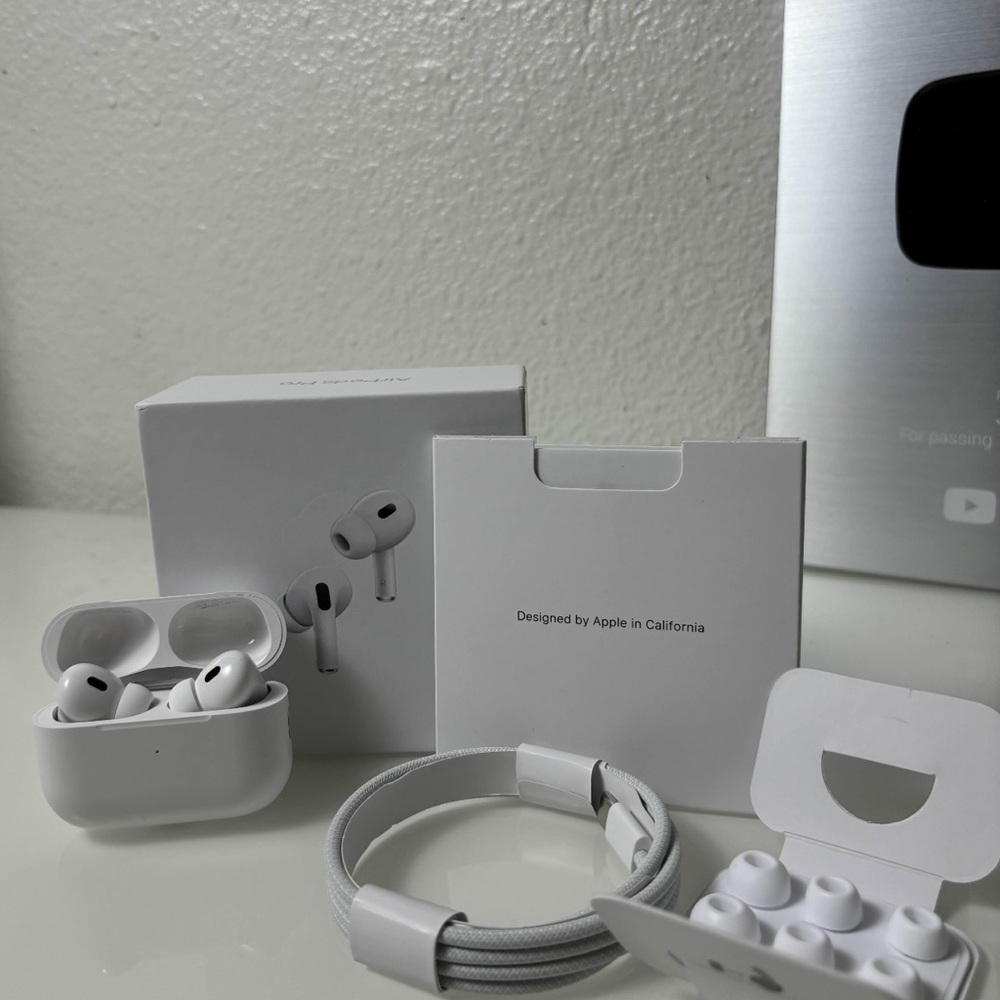 Apple Wireless Earbuds with Charging Case - White
